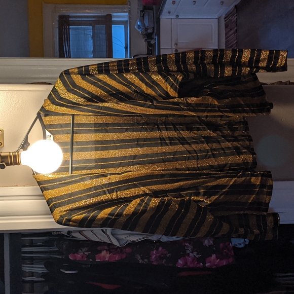 Gold and Black cardigan - Picture 2 of 6